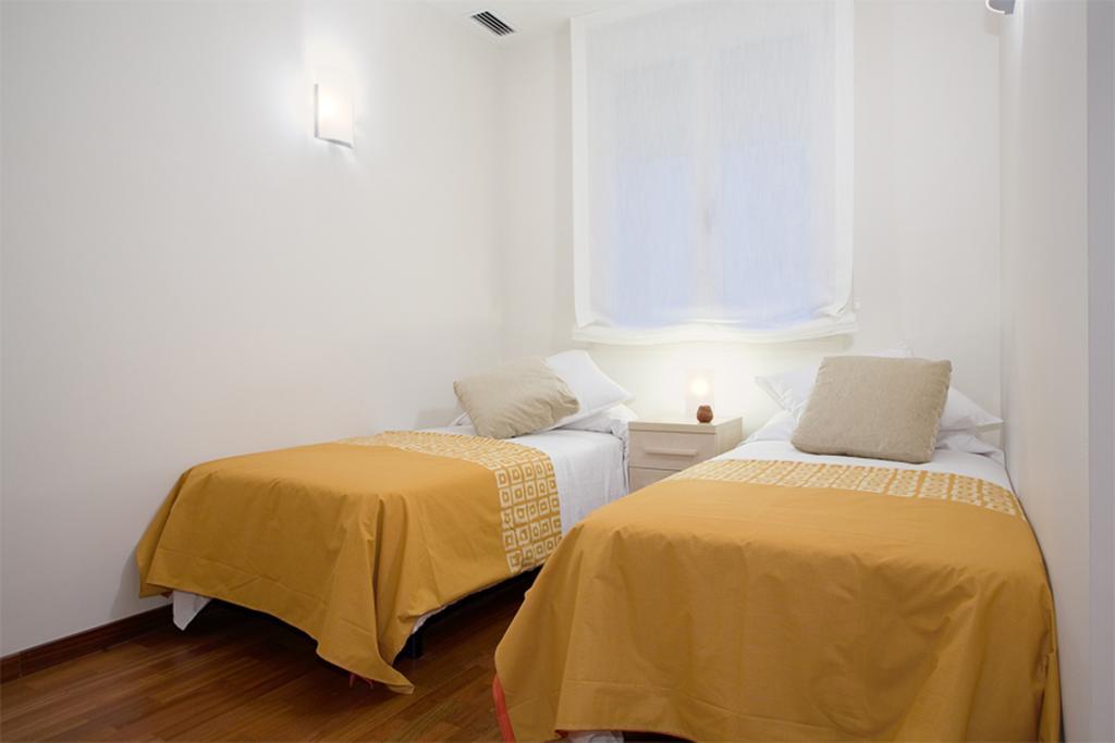 Lodging Apartments Rambla Catalunya - Miro