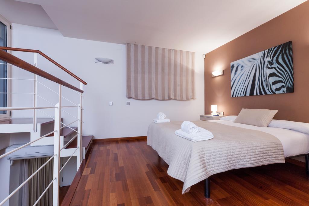 Lodging Apartments Rambla Catalunya - Miro
